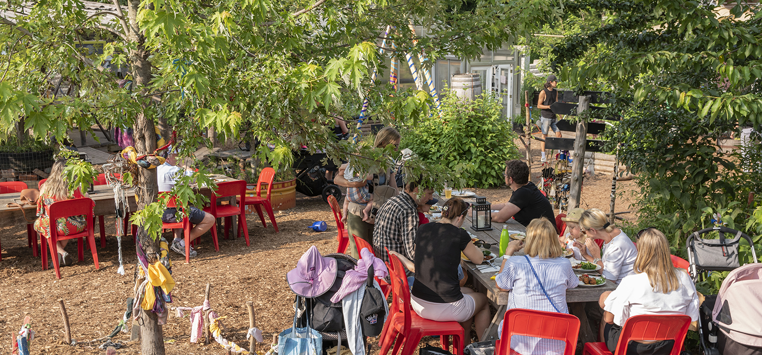 People eating in the Children's Garden Image: Andrea Davidova