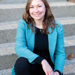 Erin Helsby headshot